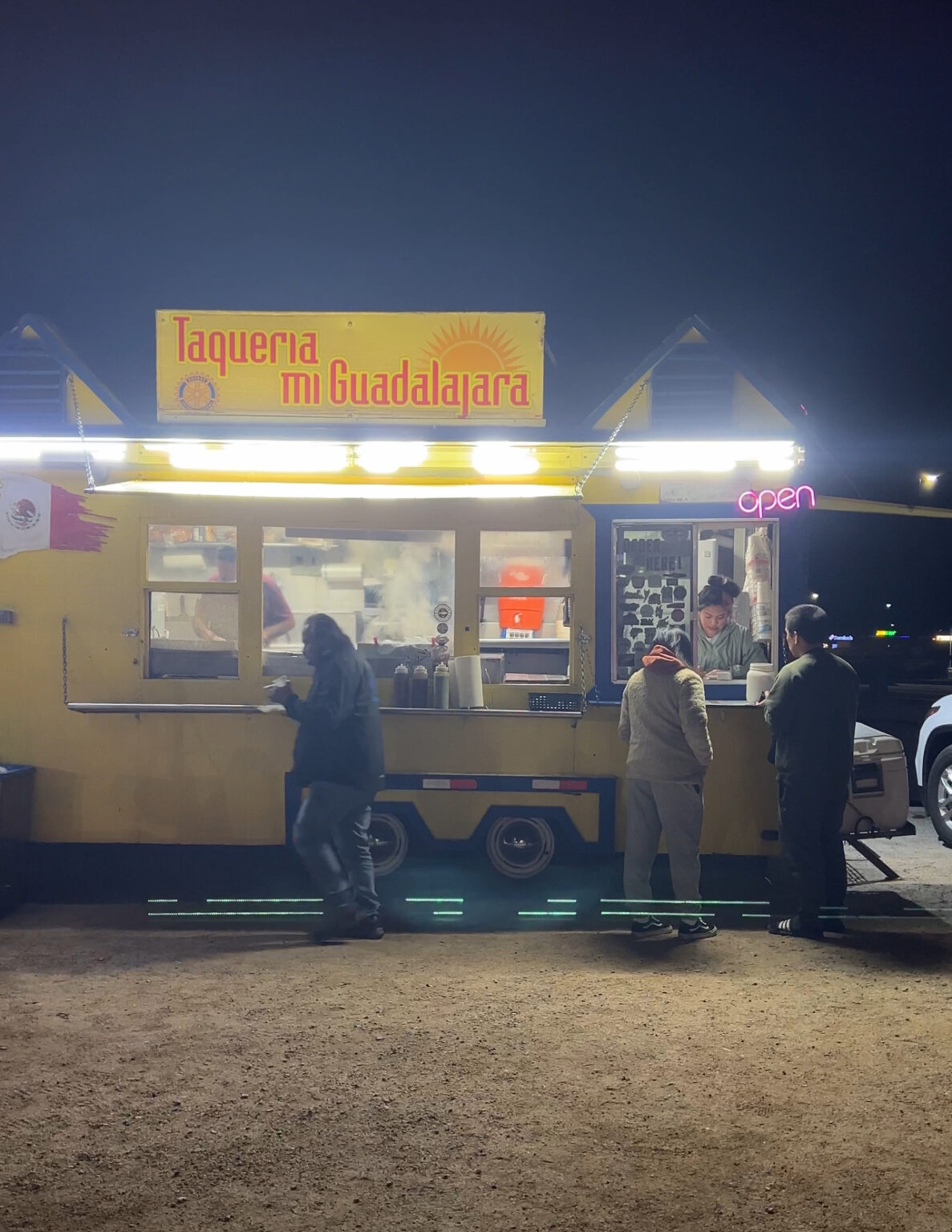 5 Must Visit Food Stops along Highway 395 - Vhappyoutside